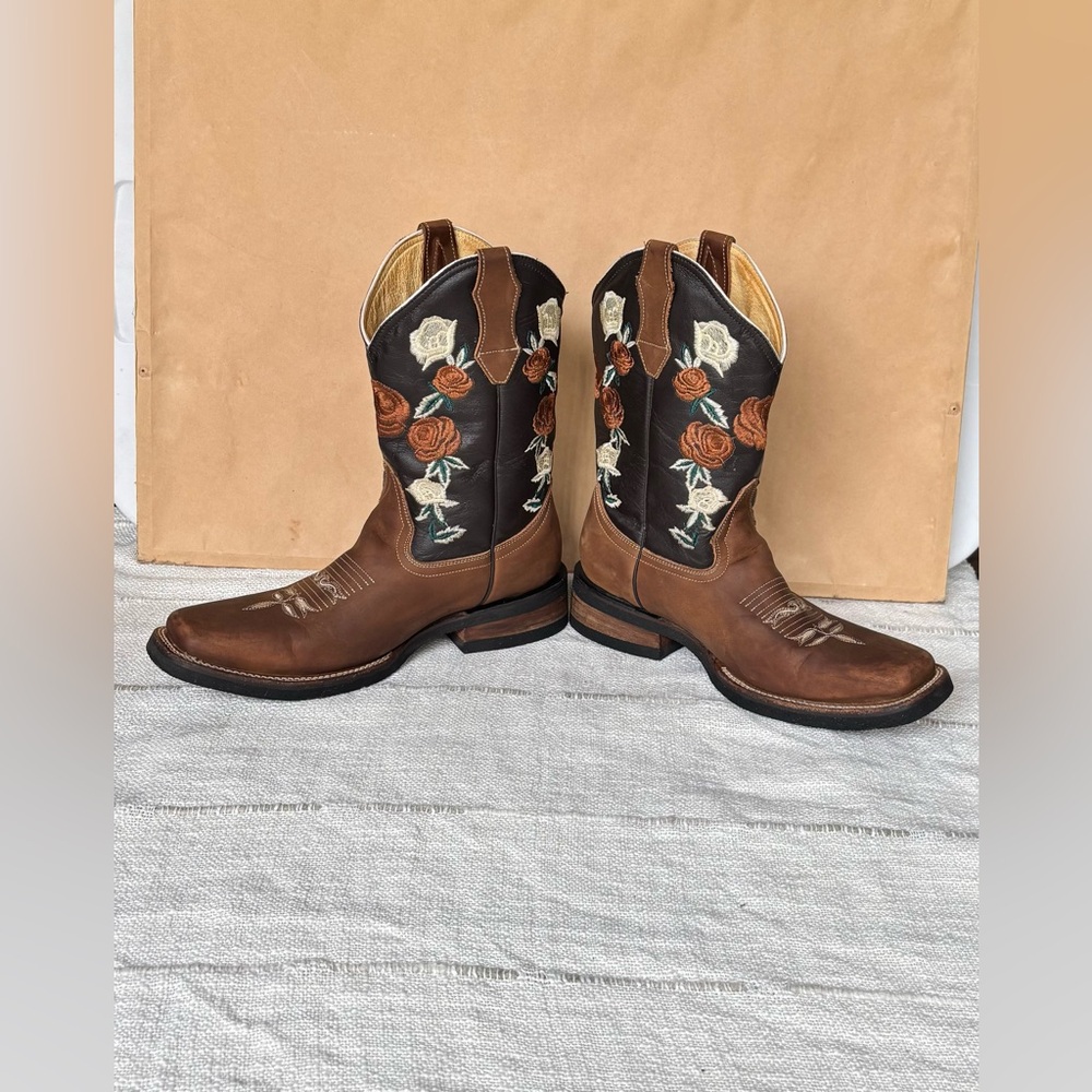 Alcala’s Boots Floral Embroidered Leather Western Cowgirl Boots in Brown Size 10